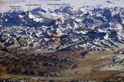 Cartina raffigurante la catena Himalayana e descrivente le quote raggiunte dalle principali vette